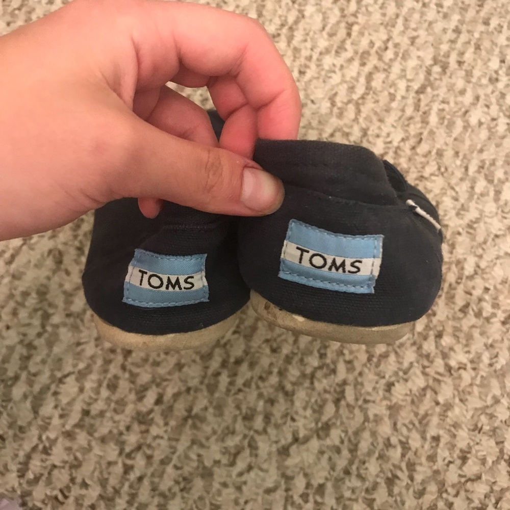 Toms - Picture 2 of 3